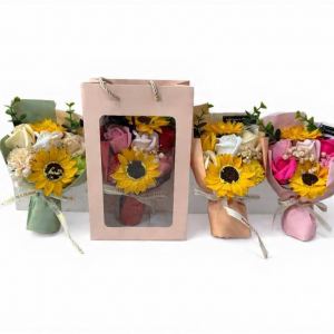 RAMO DE ROSAS CON GIRASOLES Y BOLSA RF: PARTY ON 1017